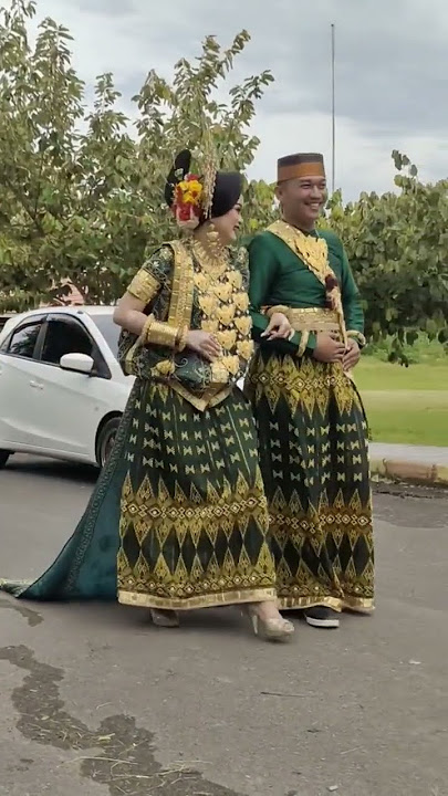 Motret Model Pakaian Adat Bugis