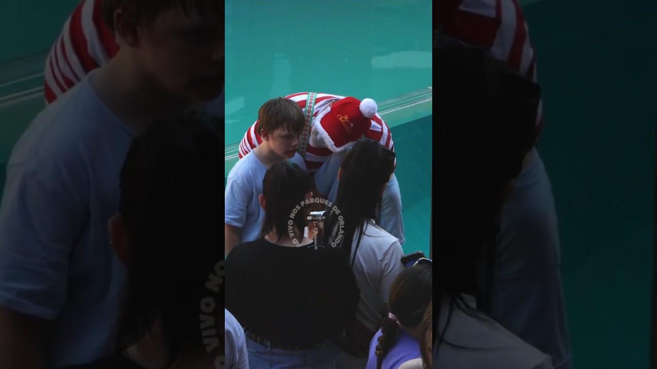 Tom o mímico tentou chamar a atenção do garoto concentrado 😂🤣 #tomthemime #seaworldmime