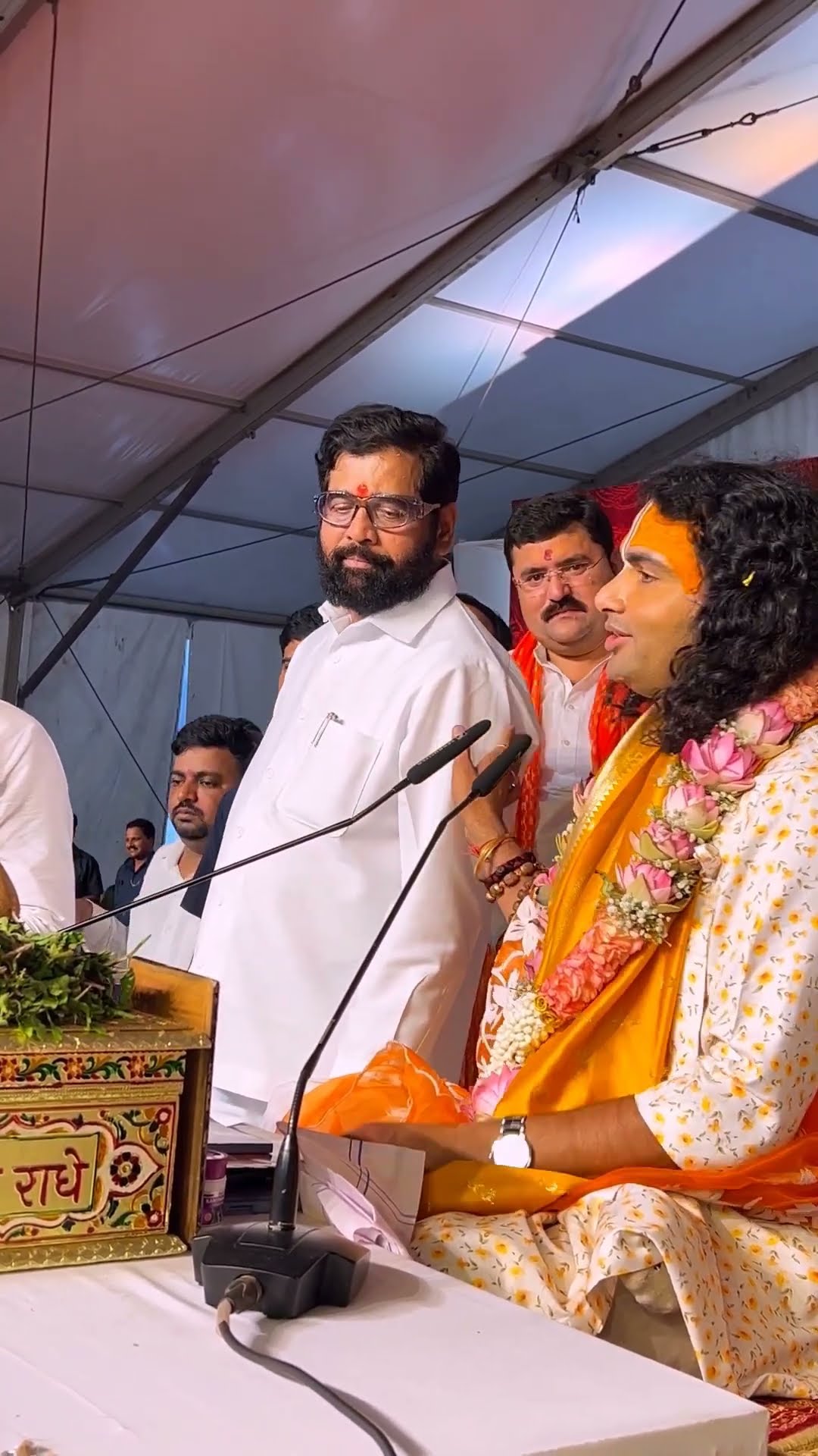 महाराष्ट्र के मुख्यमंत्री एकनाथ शिंदे जी को जब महाराज जी ने कहा गौरी गोपाल आने को तो क्या बोले ?