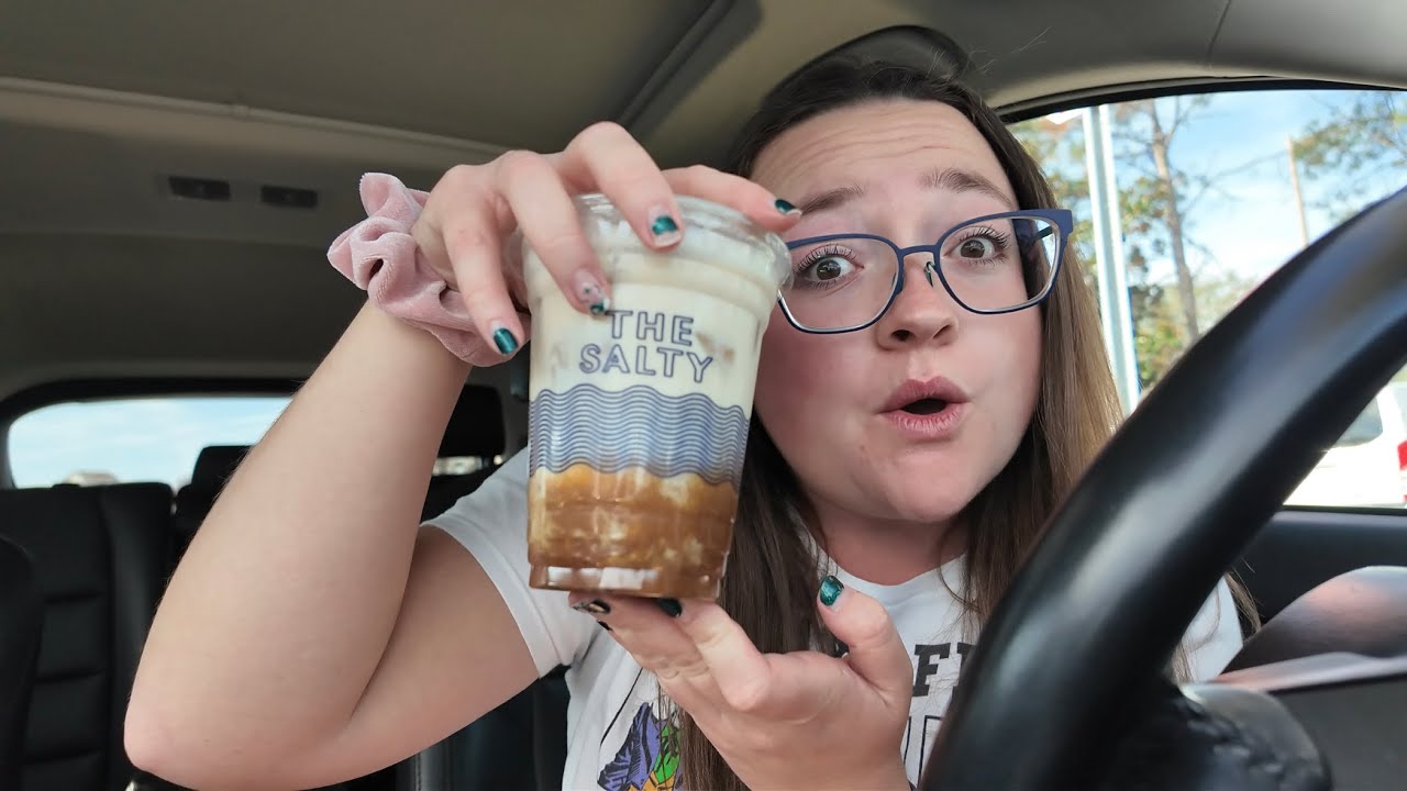 Впервые посетила кафе The Salty в Орландо, штат Флорида, чтобы выпить кофе и съесть пончики!