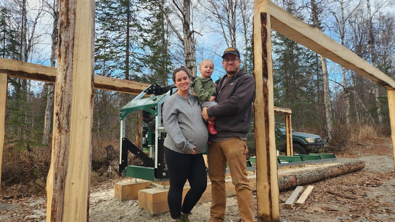 Что наступит раньше: зима или ребёнок? | Фрезерование и строительство сарая на лесопилке