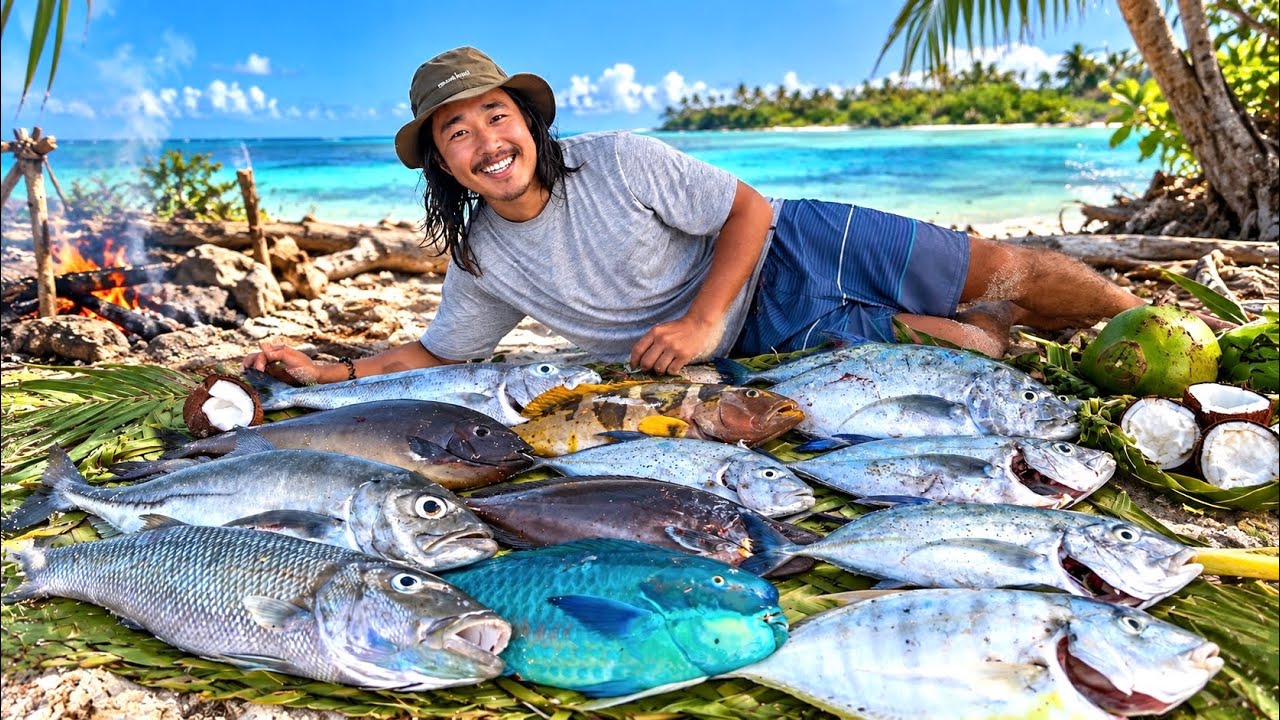 I Survived 24 Hours on Uninhabited Island in Kiribati 🇰🇮
