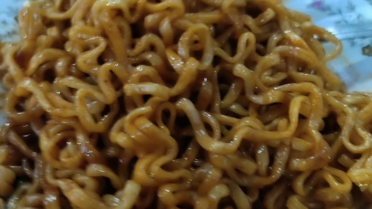 Eating ramen random vlog - YouTube