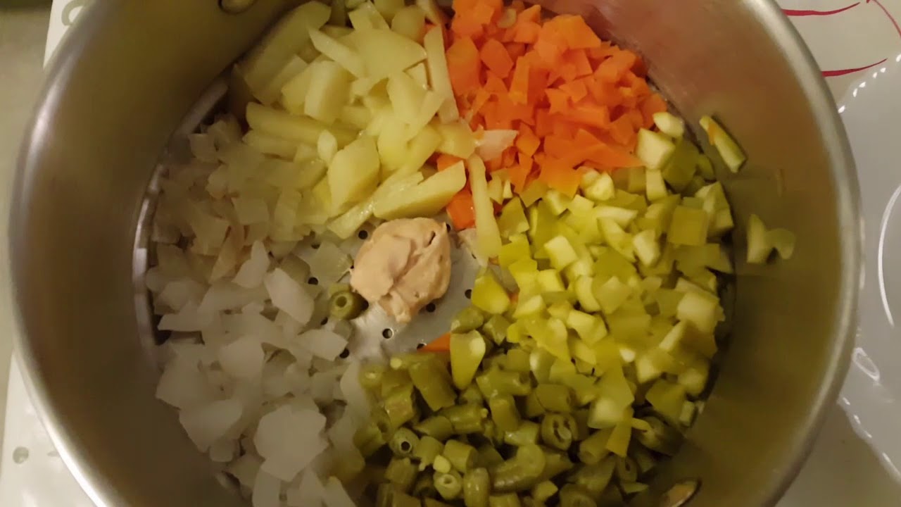 Puree Pour Bebe Avec Des Legumes Varies Comment Introduire Des Morceaux De Legumes Youtube