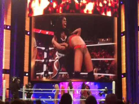 7 13 2015 wwe raw atlanta ga naomi tamina entrance youtube