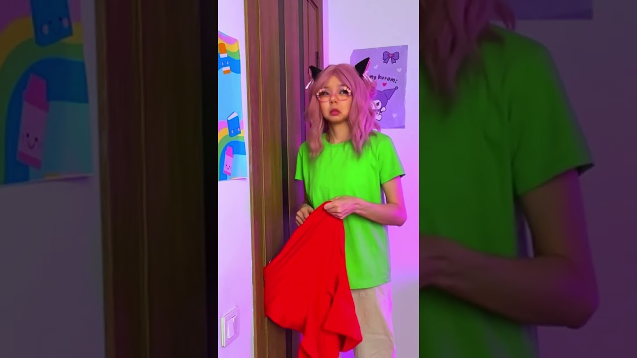 👕🚪 Oh No! My T-Shirt Got Stuck in the Door! 😂😱 