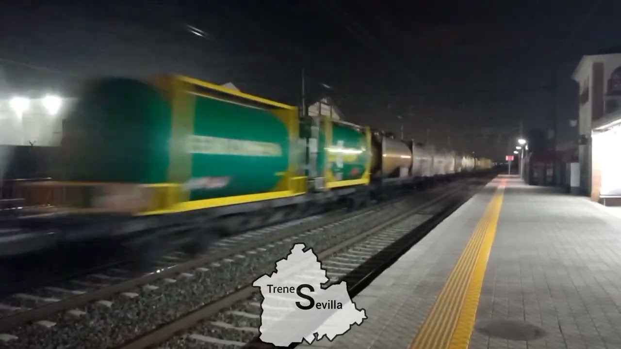 Tarde/noche de viernes ferroviaria en el apeadero de La Rinconada 