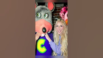 Chuck e cheese - Never be alone #thehug #neverbealone #chuckecheese #shorts