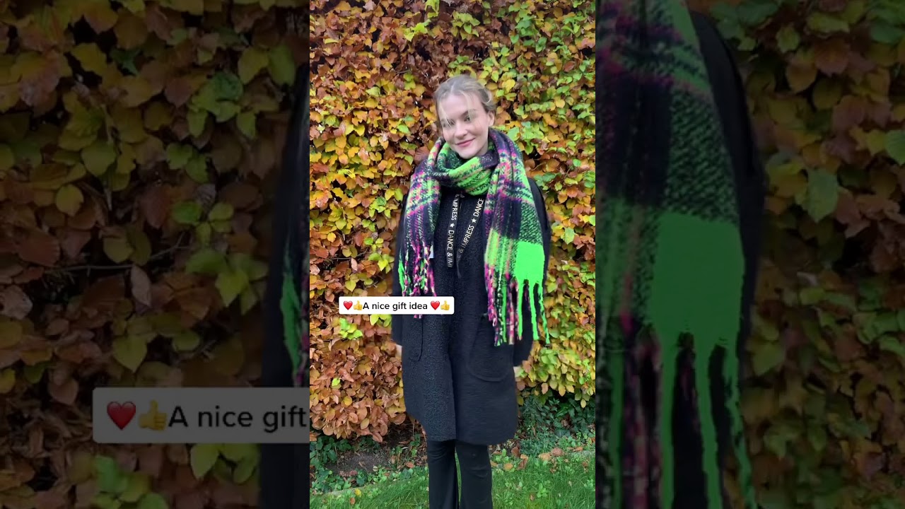 Schwarze Long-Jacke mit Kapuze zum Zuziehen