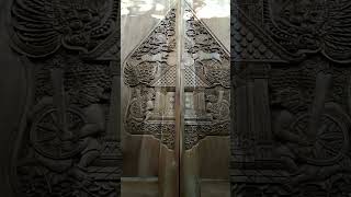 Pintu Ukir Gunungan Wayang