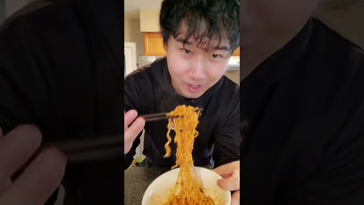 rating Ching's Hot Garlic instant noodles