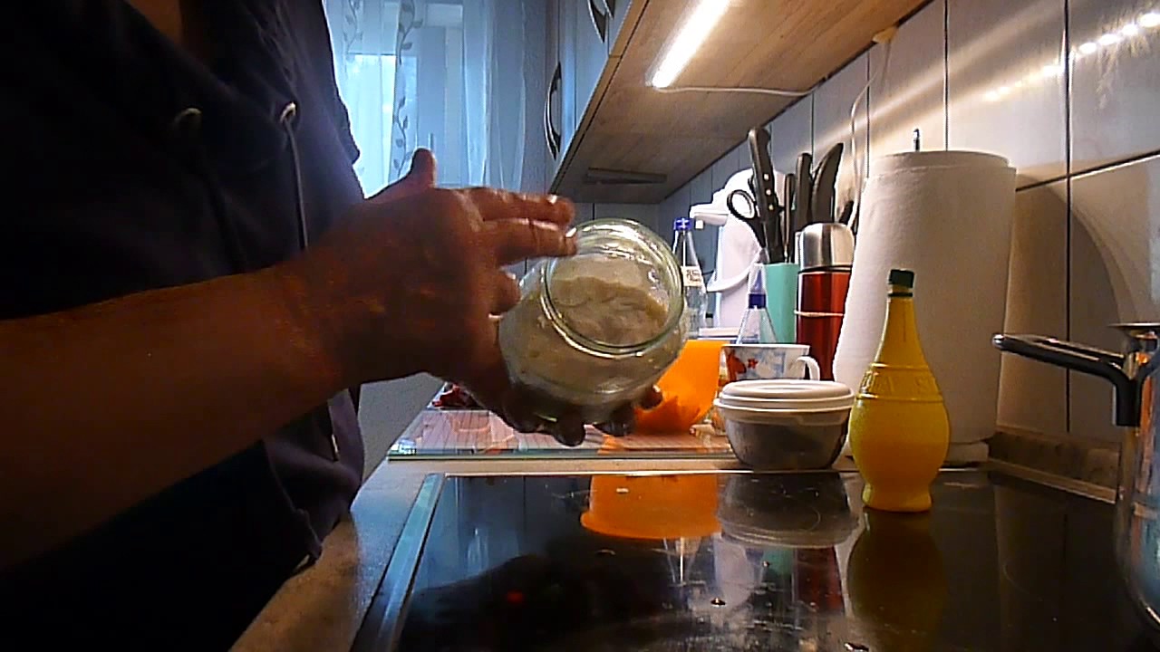 Как сохранить квашенную капусту светлой и хрустящей.