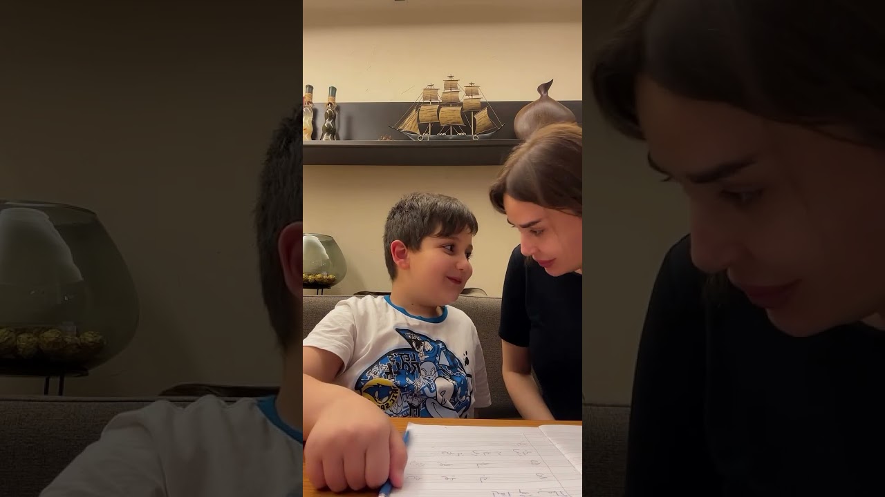 سيرين عبدالنور  تدرس ابنها اللغة العربية