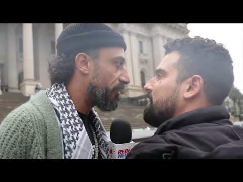 Reporter threatened by pro-Palestinian activists directly ‘in front of police’