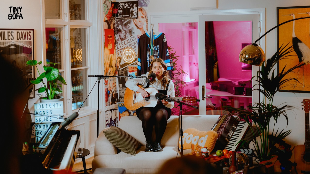Agnes Skure: Tiny Sofa Session
