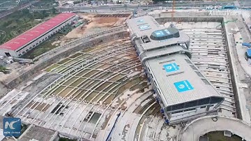 30,000-ton bus terminal moved horizontally in Xiamen, China