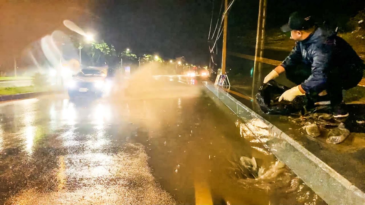 Drain Hero: Unclogging Flash Flood Drains for a Dryer Tomorrow - YouTube