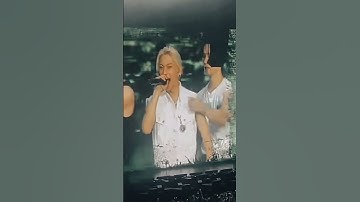 Minho just full on ripped Felix’S vest off 🇬🇧🔥 Minlix Stray Kids #kpop #felix #minlix