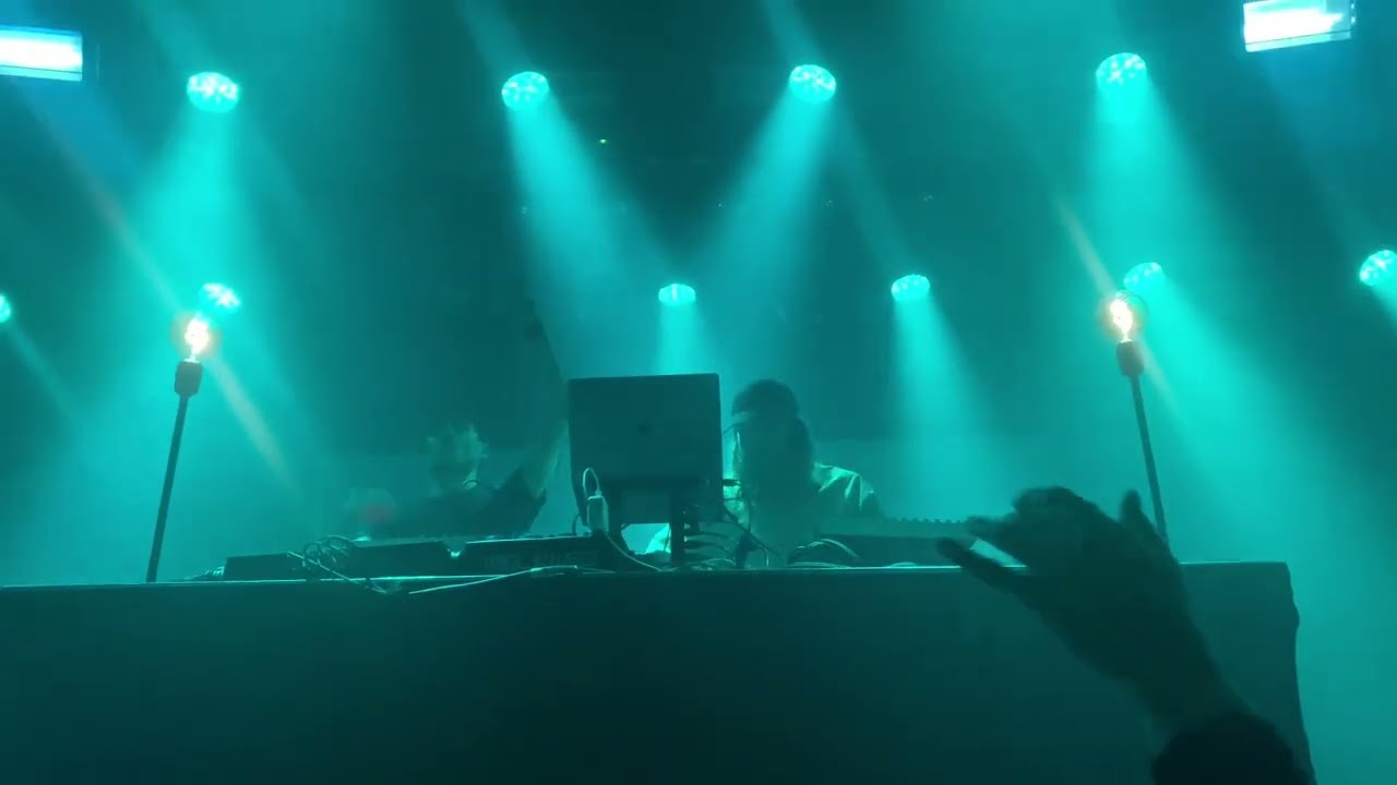 Gidge - The Cascades (Live at de Melkweg)