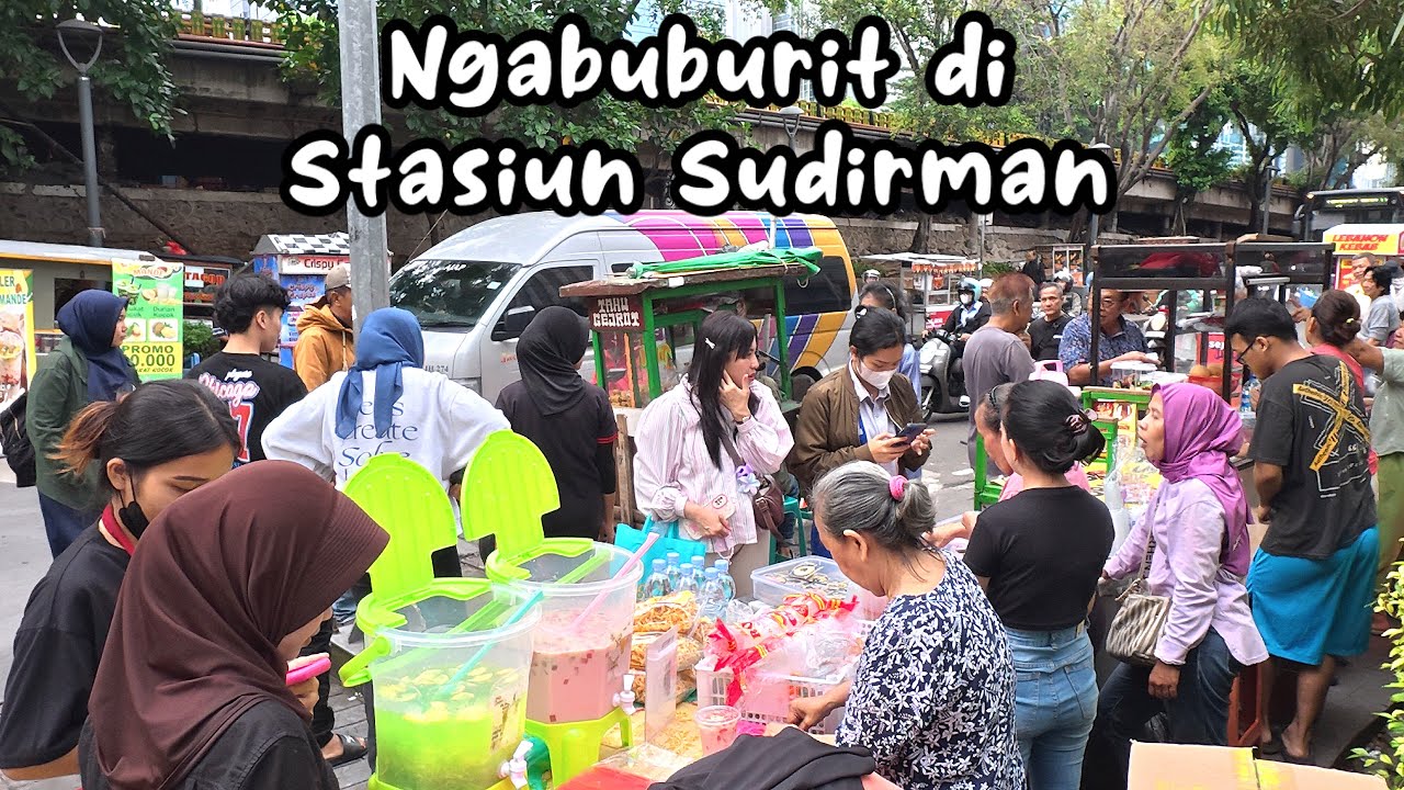 Walking Around Sudirman Station During Ramadhan