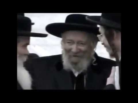 הרה''ק רבי הרעשל'ע מקרעטשניף באמירת תשליך