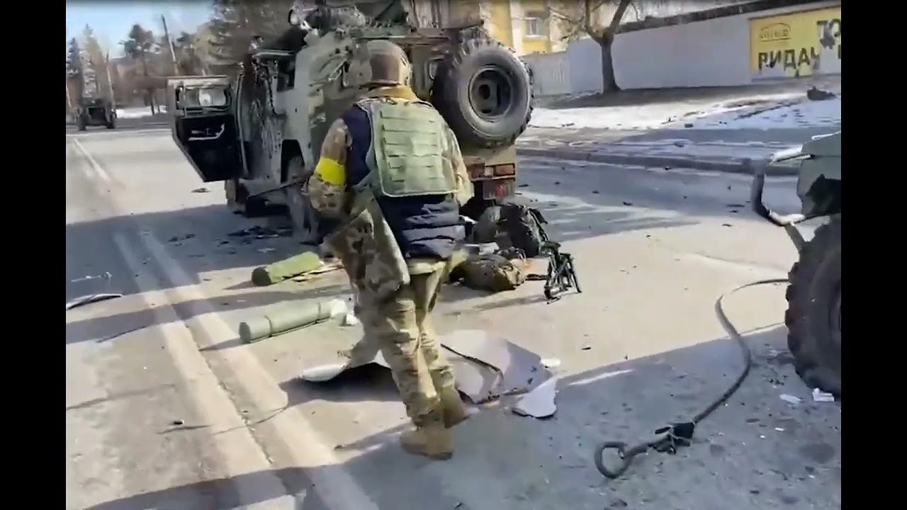 Новости украины в ютубе сегодня видео. Российские колонны разбитые в Харькове. Уничтоженная техника украинской армии. Бои Каховка Украина.