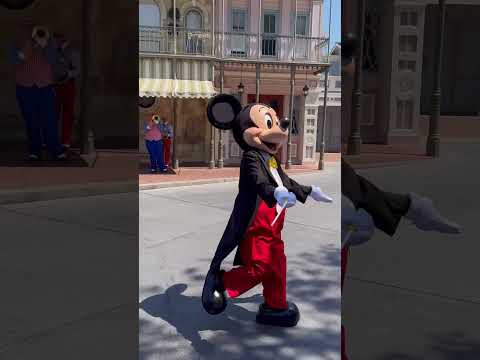 M-I-C-K-E-Y M-O-U-S-E!