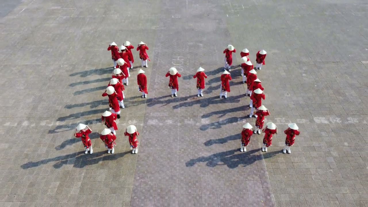 CUỘC THI FLASHMOB SẮC MÀU TUỔI TRẺ 2025 - 11 TOÁN 2  - Tiết mục HUE -ERS