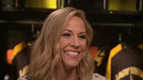 Sheryl Crow's sweet surprise for her hometown teac...
