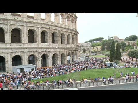 روما ماتيو رينزي غاضب من سلوك فريق حراسة الكوليزي