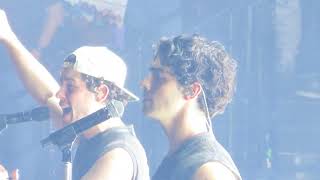 Jonas Brothers : Walls (Live)