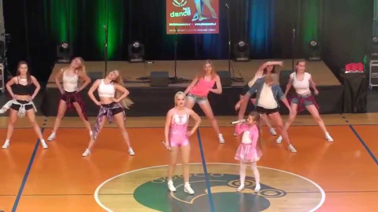 PLEŠI - prvi nastop Tjaša & Flora / PLESNO MESTO 25 let