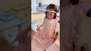 [윤블리 쌍둥이 자매의 추억일기] 딸을 육아 하신다면?! 대박~공감! 공주병 진화과정 초기 - 중기 - 말기
