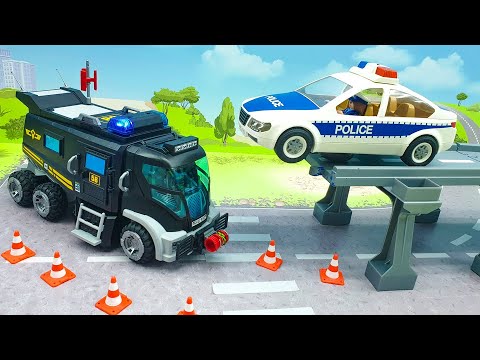 Видео: Видео для детей с игрушками Плеймобил Герои в масках. Полицейские машинки Школьный автобус онлайн.