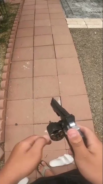 FAST REVOLVER RELOAD #shorts - YouTube