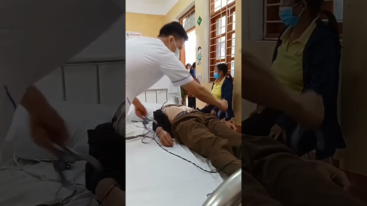⁣Bác sĩ quân y khám bệnh từ thiện tại Lục Ngạn, Bắc Giang | Doctor Chu