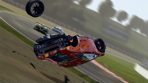 NFS Shift 2 Unleashed: Gameplay -  SUZUKA circuit - First Crash (FAIL)