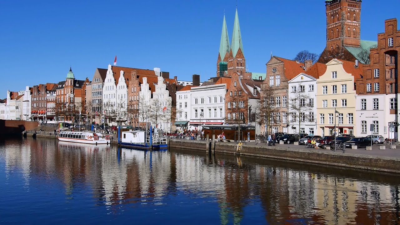 Lübeck, Obertrave, Fußgängerbrücke, Blick auf Altstadt - Full HD (1080p) Videobild ufersa medicina nota de corte
