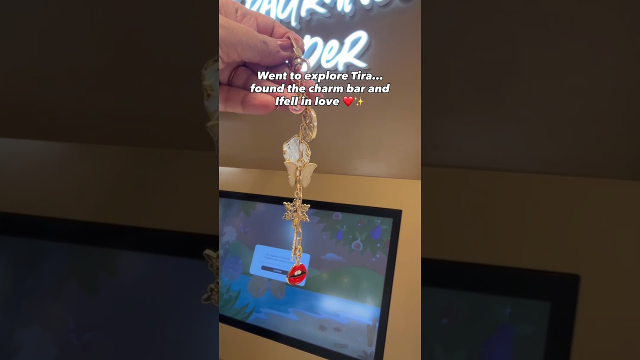 Tira, charm bar & instant love 💕 