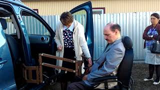 Подъемник в авто для инвалидов-колясочников