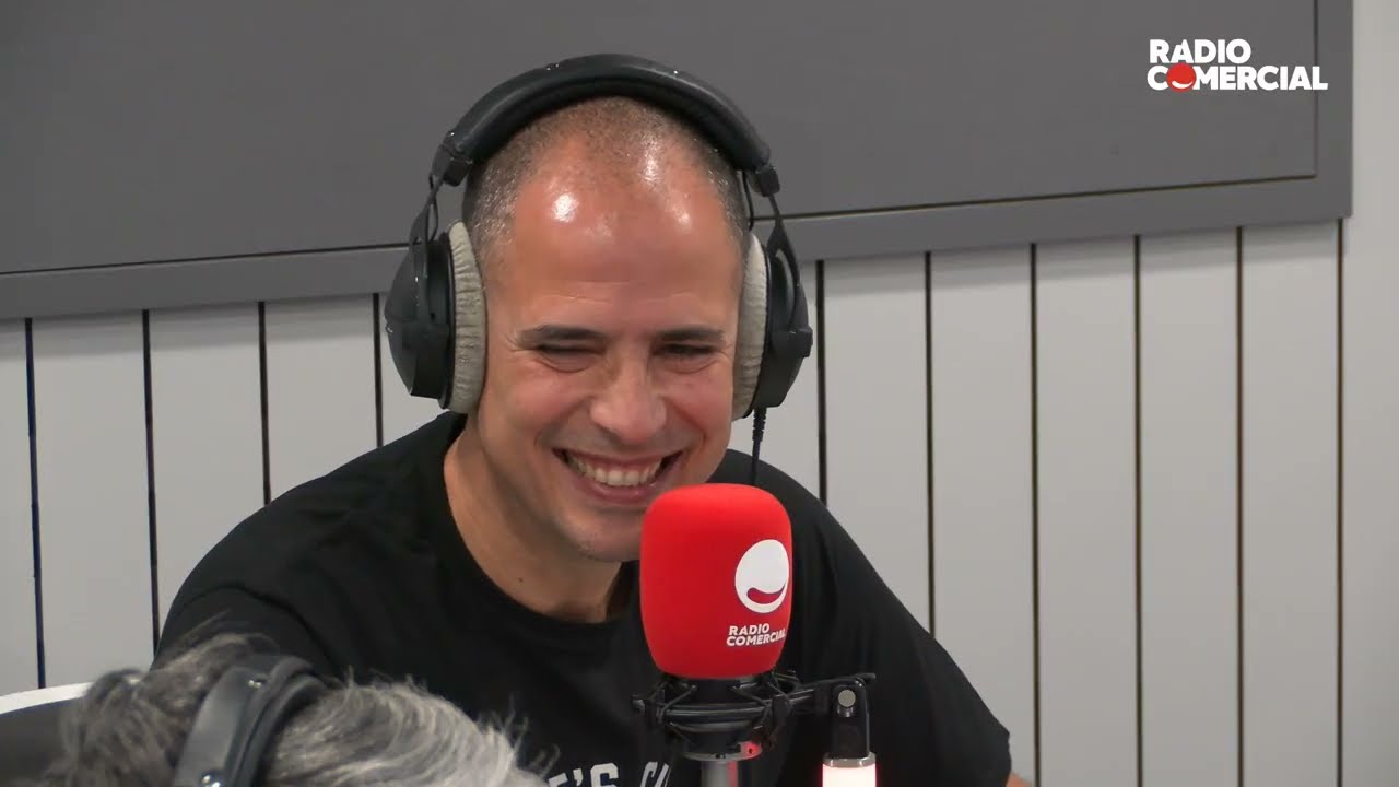 Rádio Comercial | Uma marmota quase humana e várias mãos humanas - O Homem Que Mordeu o Cão