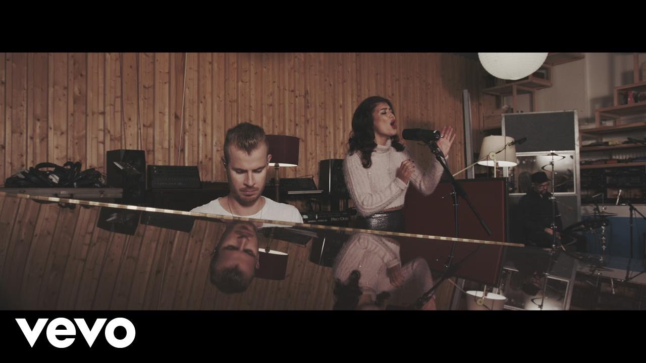 Wilkinson feat. Karen Harding - Sweet Lies (Live From The Pool)