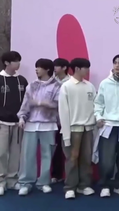 Jaehan searching yechan and he pull yechan to stay beside him 🥺 #omegax #yechan #jaehan