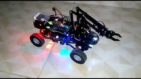 protótipo 4x4 com braço robótico arduino UNO