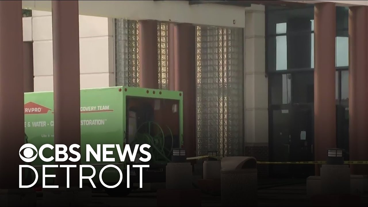 Oakland Mall temporarily closed after apparent pipe burst