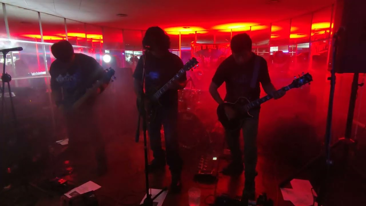 Crimson Death - Everhate auf YouTube ansehen Crimson Death - Everhate auf YouTube ansehen