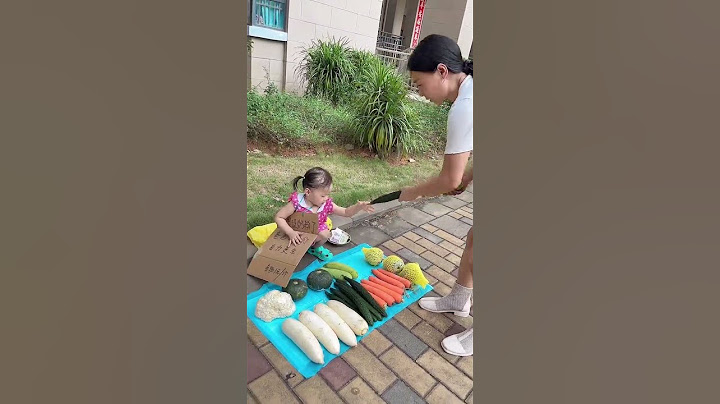 Cute Baby Sets Up A Stall To Earn Money To Support Himself#cutebaby #funny #babysitting#fatherlove