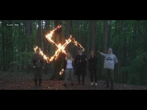 Versteckte Kamera Polnische Neonazis feiern im Wald Hitlers Geburtstag