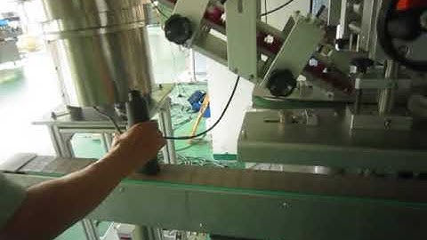 Conveyor linear bottle capping machine