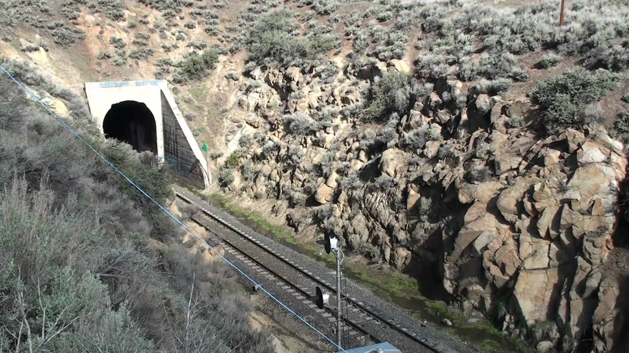 UP 844 EXITS CHILCOOT TUNNEL AT RENO JUNCTION YouTube